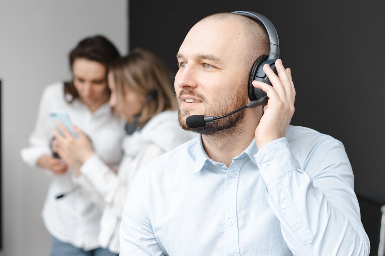 Professional customer support representative in a call center environment.